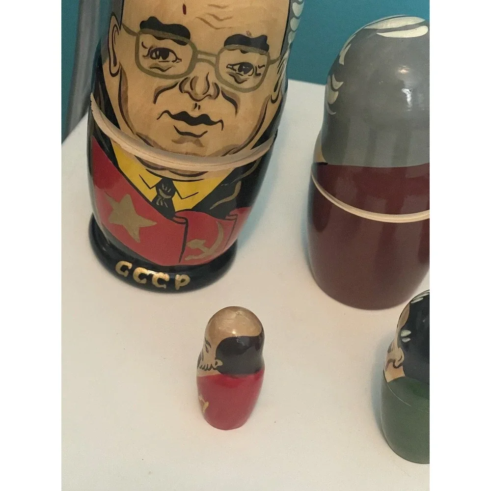 Wooden Nesting‎ Dolls , Vintage 5 Total